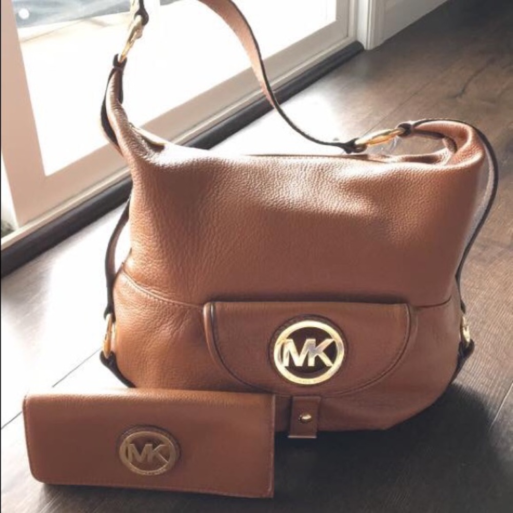 Michael Kors Hobo Bag w/ Wallet